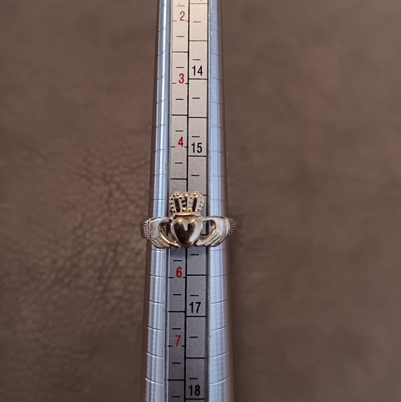 14K Solid Gold Claddagh Ring Size 5.25 - Picture 4 of 4